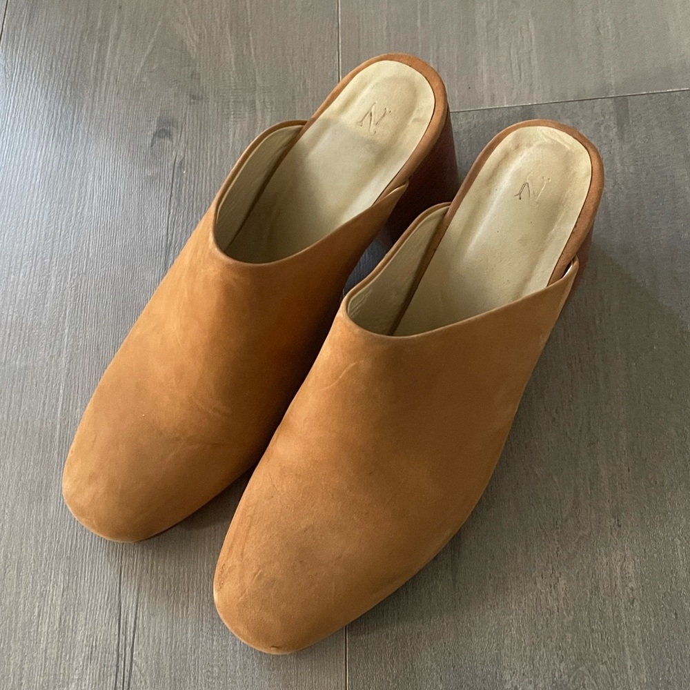 Nisolo brand Paloma mules size 7